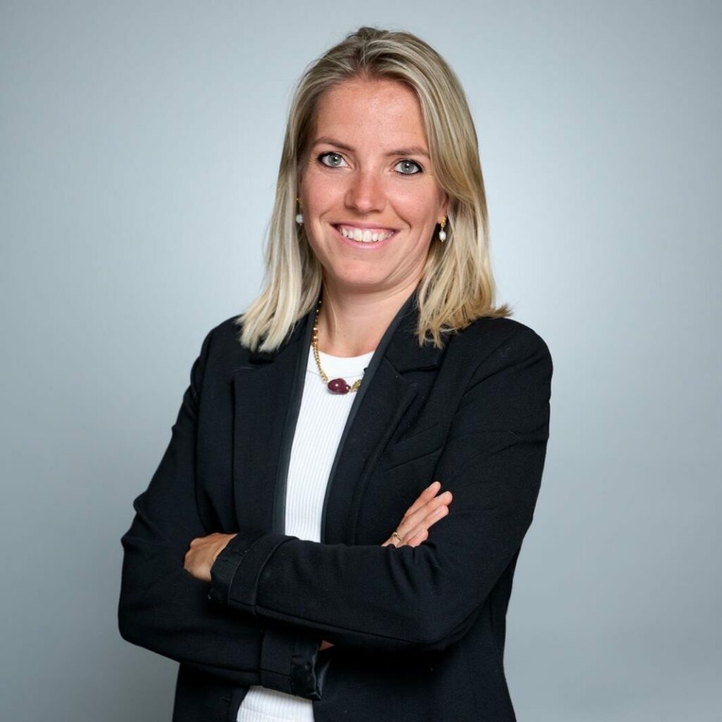 Portrait professionnel d’Amandine Charlier, CRM and CX Functional Specialist chez Credendo, qui nous livre son témoignage sur le sport en entreprise avec Run to Success.